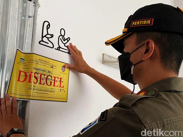 Momen Penyegelan Kafe di Bandung Karena Tak Bayar Sewa 18 Tahun