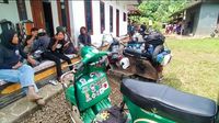 Solidaritas Penunggang Vespa, Saling Bantu Saat Mogok Di Jalanan