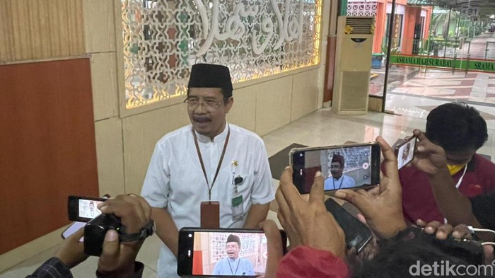 Sekretaris PPIH di Asrama Haji Surabaya Abdul Haris