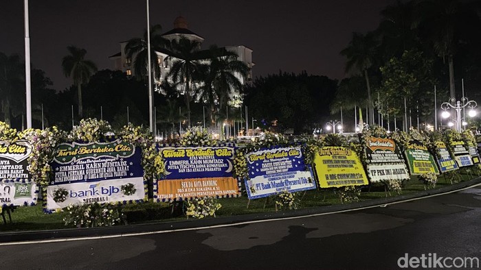 Pascajasad anak sulung Gubernur Jawa Barat Emmeril Khan Mumtaz ditemukan, suasana di Gedung Pakuan justru tampak sepi.