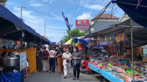 Suasana Pekenan Ten-ten di Banjar Pande, Desa Adat Pedungan, Kecamatan Denpasar Selatan, Kota Denpasar, Bali, yang kembali digelar, Kamis (9/6/2022)
