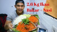 Nah, ini adalah Tanboy Kun saat mukbang keripik pedas. Tingkat kepedasan keripik ini bahkan sampai membuat Irfan Hakim dilarikan ke rumah sakit. Foto: YouTube