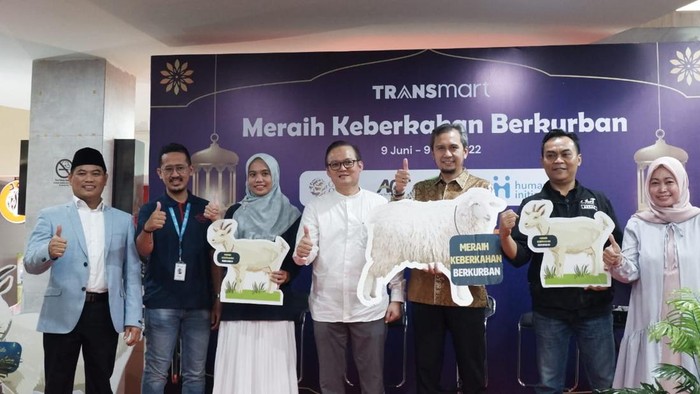 Transmart gelar acara Tebar Qurban 2022