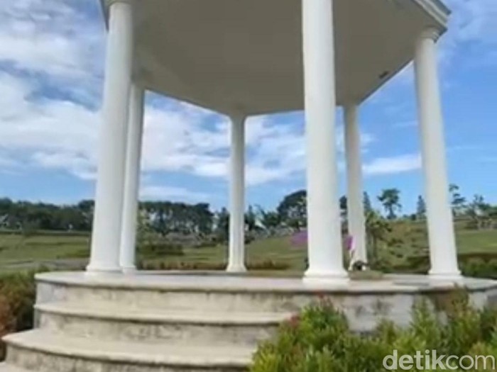 Viral pemakaman di Karawang harganya capai miliaran rupiah.