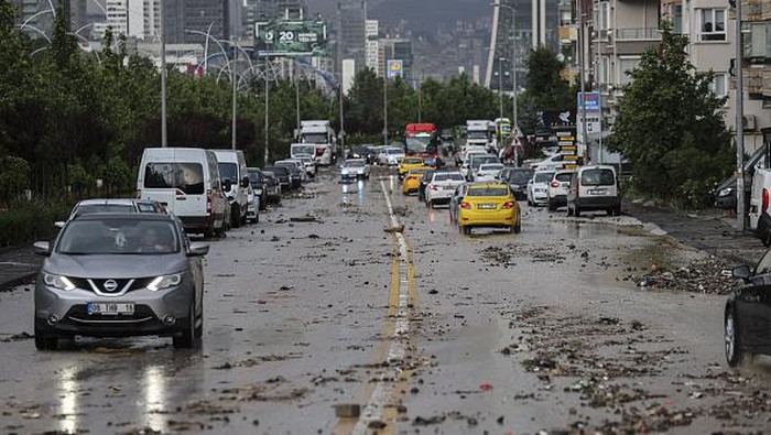 ANKARA, TURKIYE - JUNE 08: The drivers face heavy rains and damaged roads that disrupted the city in Ankara, Turkiye on June 08, 2022. (Photo by Guven Yilmaz/Anadolu Agency via Getty Images)