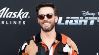 Chris Evans menghadiri world premiere film terbaru Disney dan Pixar Lightyear di Capitain Theater, Hollywood. (Foto: AFP via Getty Images/VALERIE MACON)