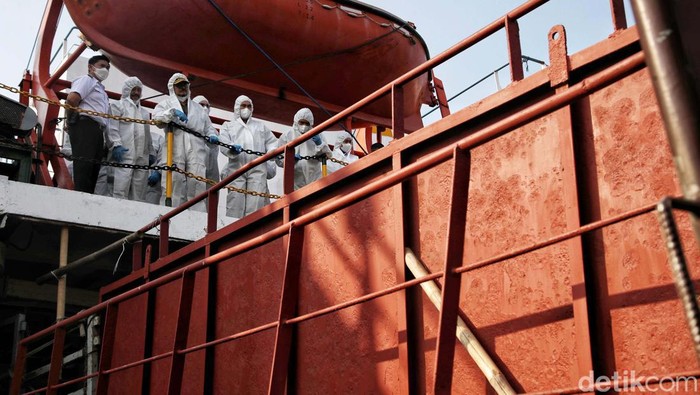 550 Sapi dari NTB dan NTT Tiba di Jakarta Sebanyak 550 sapi dari NTB dan NTT tiba di Pelabuhan Tanjung Priok, Jakarta. Mentan Syahrul Yasin Limpo turut meninjau kedatangan sapi tersebut.