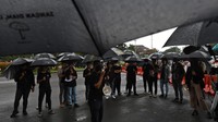 Selain itu para aktivis juga meminta Jokowi menyelesaikan kasus pelanggaran HAM di Wasior, Papua yang terjadi pada 13 Juni 2001.   