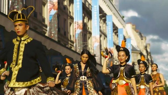 Anggun C Sasmi tampil memukau nyinden di Paris