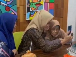 Momen Atalia-Ridwan Kamil Video Call Usai Jenazah Eril Dimandikan