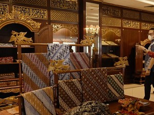 Kisah Danar Hadi: Berdayakan Pembatik Lokal-Mejeng di Paris Bareng Shopee