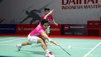 Gim pertama diawali dengan ketat, rally panjang terjadi dengan Interval gim pertama dikuasai Lee/Shin 11-8.