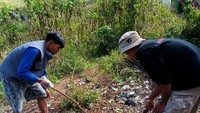 Pihak Taman Nasional Gunung Rinjani katanya sudah melakukan berbagai upaya, mulai dari edukasi kepada pengunjung, pengecekan pack in & pack out di pintu pendakian, hingga kegiatan clean up secara rutin.