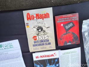 Polisi Temukan Buku ISIS saat Tangkap Pimpinan Khilafatul Muslimin