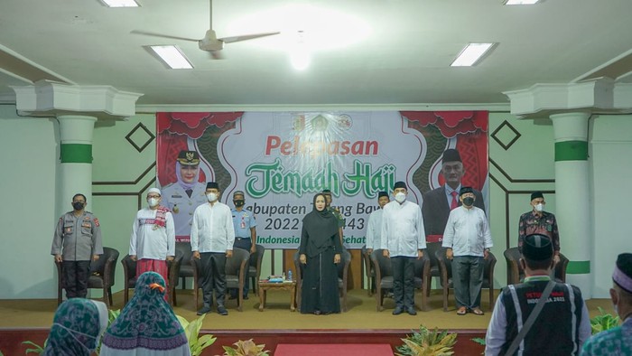 Bupati Winarti Lepas Jemaah Haji
