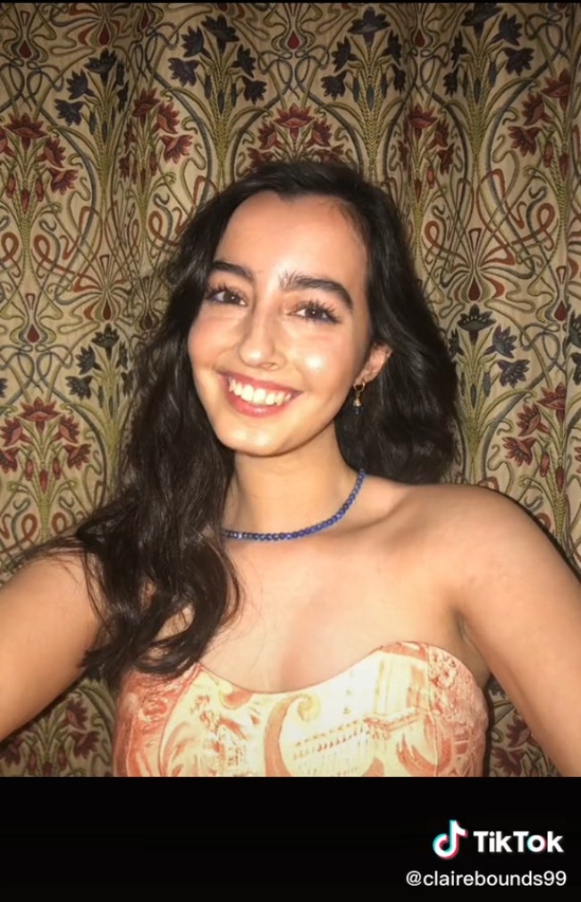 Setelah menderita karena perundungan juga proses operasi, begini penampilan Claire yang semakin cantik sekarang. Foto: TikTok Claire Elizabeth