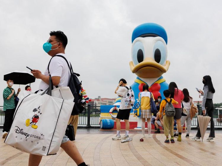 Disneyland Shanghai Kembali Buka, Tapi...