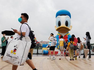 Disneyland Shanghai Kembali Buka, Tapi...