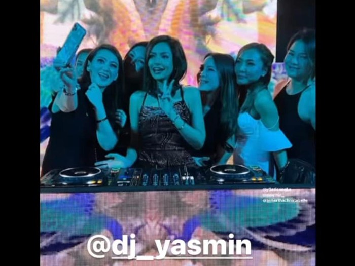 DJ Yasmin diserbu pengunjung saat tampil di Pavvo.