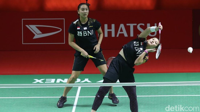 Febby/Ribka Tersisih di Perempatfinal! Febby Valencia Dwijayanti Gani/Ribka Sugiarto gagal melaju ke semifinal Indonesia Masters 2022. Mereka kalah dari Jeong Na Eun/Kim Hye Jeong 16-21 dan 21-18.