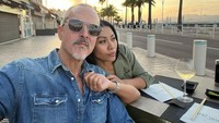 Menetap di Paris, Anggun punya banyak waktu untuk keluarganya. Banyak unggahan Instagramnya menunjukkan Anggun yang seringkali kulineran bersama sang suami. Foto: Instagram/anggun_cipta