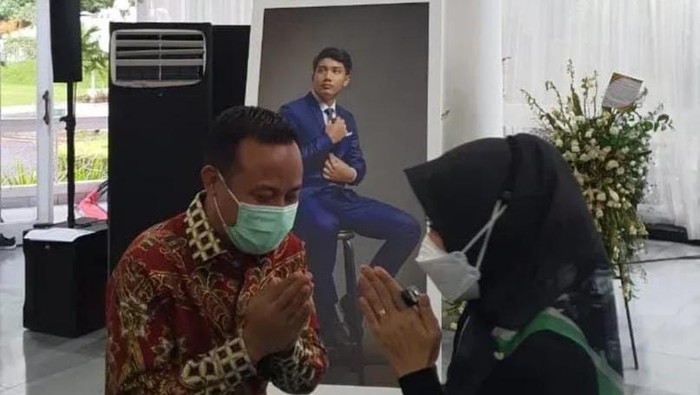 Gubernur Sulsel Andi Sudirman Sulaiman menyampaikan belasungkawa ke istri RK Atalia Praratya