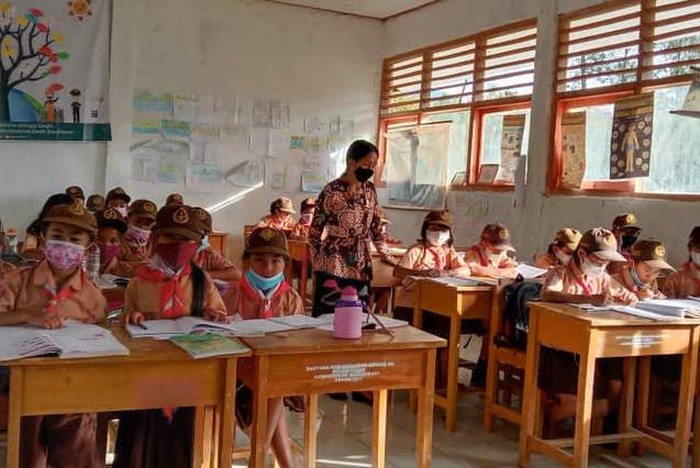 Guru di Toraja Utara mengajar di pelosok 6 bulan belum digaji.