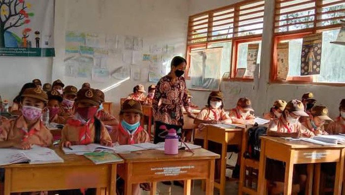 Guru di Toraja Utara mengajar di pelosok 6 bulan belum digaji.