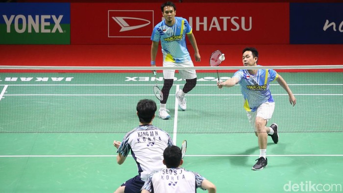 Hendra/Ahsan Hendra/Ahsan hadapi wakil Korsel Kang/Seo di babak 16 besar Indonesia Masters 2022. The Daddies kalah dalam rubber game.