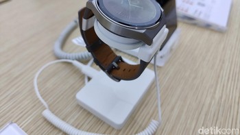Huawei membekali smartwatch ini dengan 100 mode olahraga, mulai dari lari, jogging, renang indoor, sampai golf dan ski. Huawei Watch GT 3 Pro juga bisa dibawa menyelam bebas hingga kedalaman 30 meter berkat rating IP68 dan 5ATM. Foto: Virgina Maulita Putri/detikINET