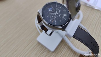 Huawei Watch 3 Pro diklaim dapat bertahan hingga 14 hari untuk penggunaan normal. Jam tangan ini dibanderol dengan harga Rp 4,799 juta di Indonesia. Foto: Virgina Maulita Putri/detikINET