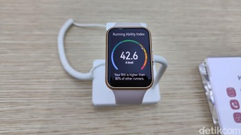 Ini dia Huawei Watch Fit 2, smartwatch trendi yang dirancang untuk anak muda yang aktif. Smartwatch ini dilengkapi layar sentuh AMOLED berukuran 1,74 inch. Foto: Virgina Maulita Putri/detikINET