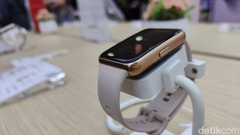 Huawei juga mengedepankan kemampuan kustomisasi yang kaya, serta fitur untuk memasang watch face menggunakan foto yang diambil dari galeri ponsel. Huawei Watch Fit 2 dibanderol dengan harga Rp 1,799 juta untuk varian Active dan Rp 2,399 juta untuk varian Classic. Foto: Virgina Maulita Putri/detikINET