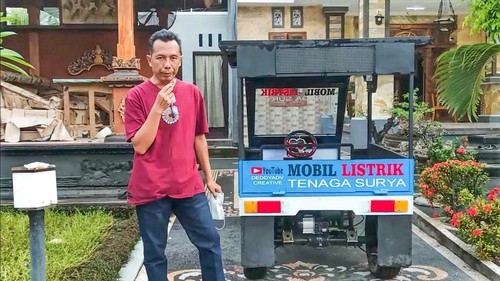 I Putu Dedi Wihartama Griadhi pencipta mobil tenaga surya di Desa Sanggalangit, Kecamatan Gerokgak, Kabupaten Buleleng