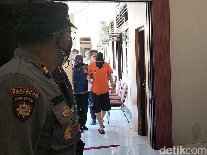 Ibu selaku pelaku pembuang bayi di Surabaya