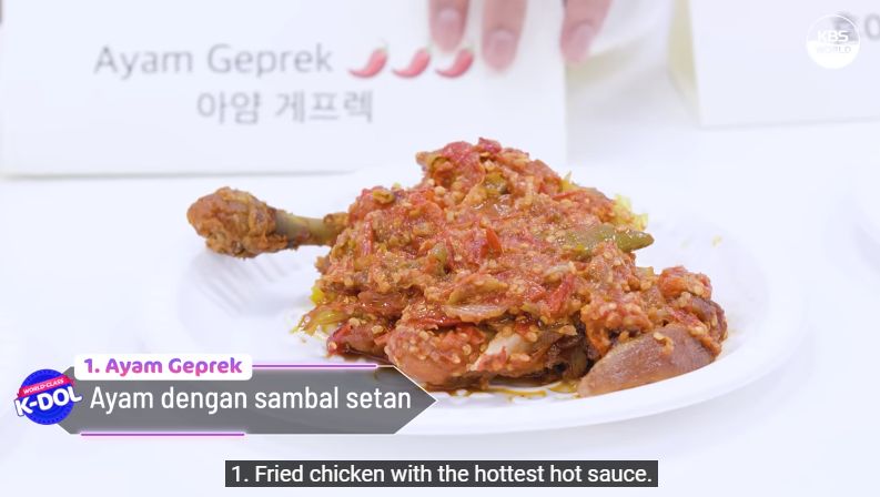 AB6IX cicip ayam geprek yang pedas menyengat