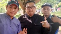 Pria kelahiran Lahat, 16 Mei 1965, itu mengatakan dirinya kerap disebut mirip dengan Kim Jong Un oleh teman-temannya. Ia semakin menjadi sorotan usai memangkas rambutnya persis seperti potongan rambut Kim Jong Un.