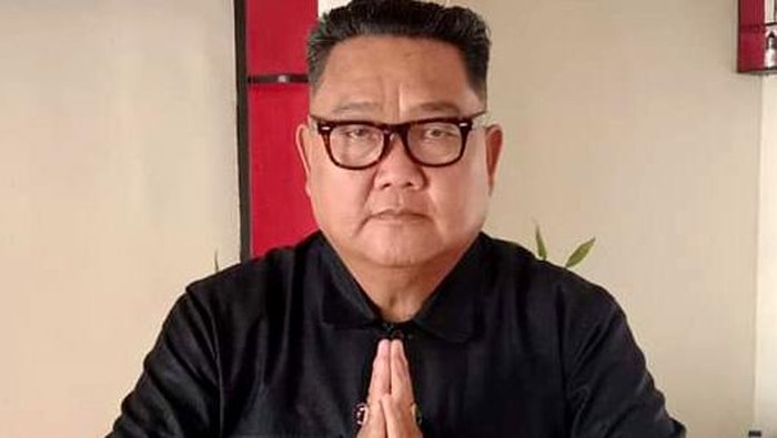 Seorang pria di Lubuklinggau, Sumatera Selatan, viral karena disebut mirip dengan pemimpin Korea Utara Kim Jong Un. Seperti apa potretnya? Ini fotonya.