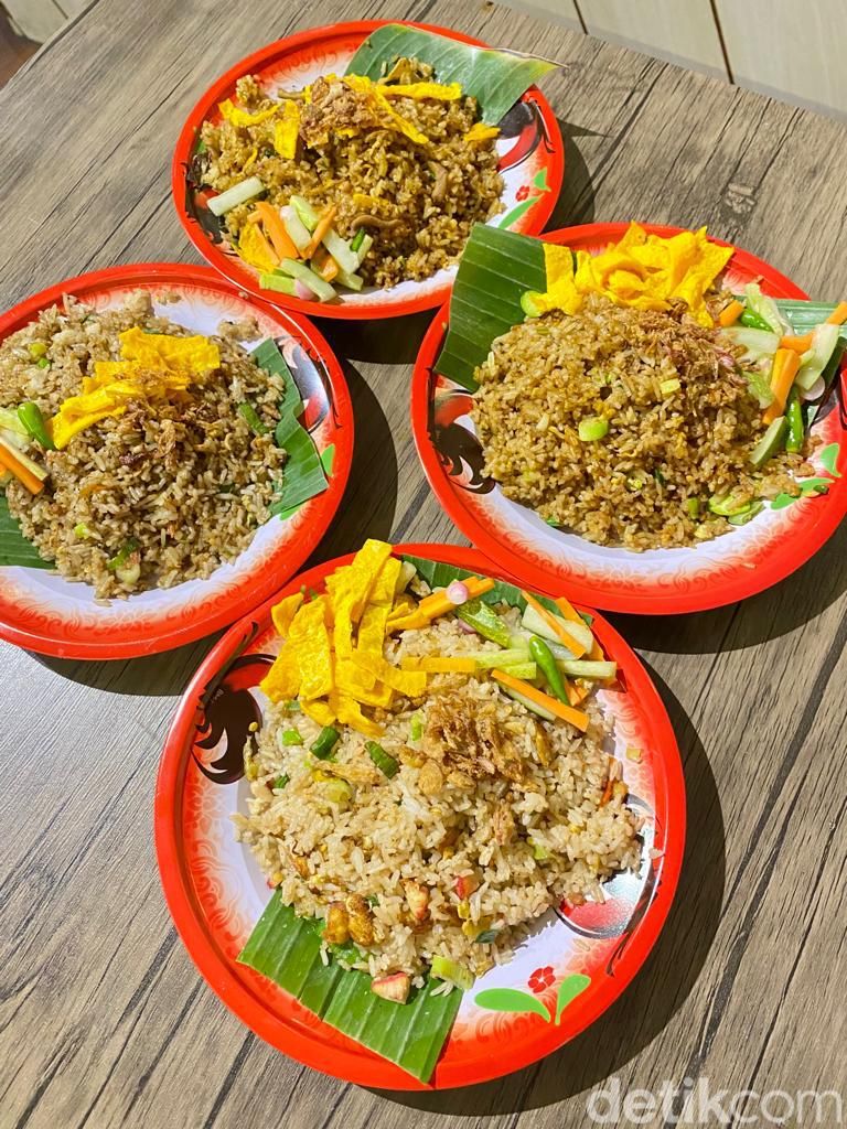 Jamilo's: Sikat Jon! Nasi Goreng Gerobakan ala Ibnu Jamil yang Mlekoh Bumbunya