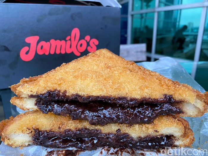 Jamilo's: Sikat Jon! Nasi Goreng Gerobakan ala Ibnu Jamil yang Mlekoh Bumbunya Jamilo's: Sikat Jon! Nasi Goreng Gerobakan ala Ibnu Jamil yang Mlekoh Bumbunya