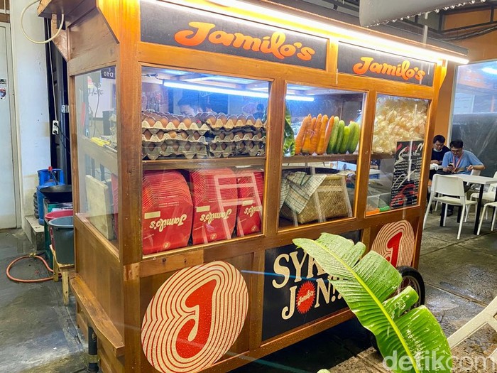 Jamilo's: Sikat Jon! Nasi Goreng Gerobakan ala Ibnu Jamil yang Mlekoh Bumbunya Jamilo's: Sikat Jon! Nasi Goreng Gerobakan ala Ibnu Jamil yang Mlekoh Bumbunya