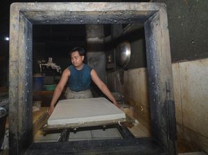 Perajin Tahu di Sumbar Pusing Gegara Kedelai Mahal