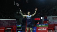 Gim ketiga, Lakshya dipaksa menyerah oleh Chou Tien Chen dengan skor 21-14.