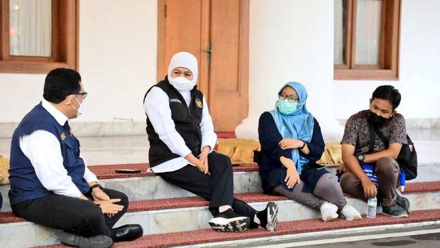 Kesederhanaan Gubernur Khofifah