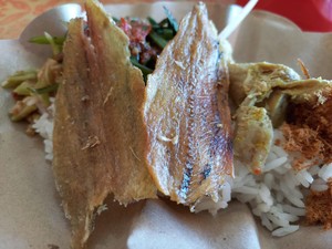 Hanya Ada di Buleleng! Ikan Terbang Sudang Lepet yang Gurih Mantap