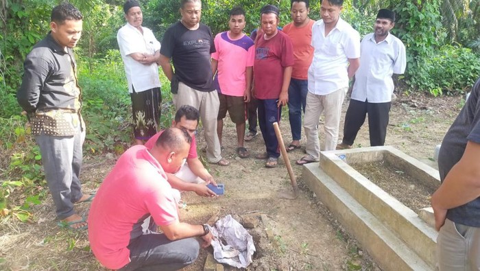 Makam bayi dibongkar di Rokan Hulu