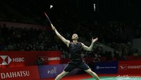 Lee merebut gim pertama dengan 21-18.