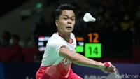 Ginting lantas memenangi laga dengan skor 21-15 setelah pengembalian Lee keluar dari bidang permainan.