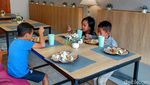 Wow... Rumah Makan Ini Sediakan 700 Makanan Gratis Setiap Hari