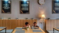 Bagi masyarakat yang ingin makan di restoran tersebut bisa datang pada hari Senin hingga Sabtu, pukul 10.00 WIB hingga 17.00 WIB.